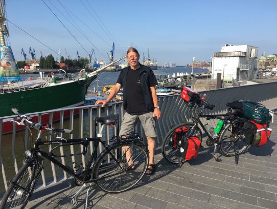 Hafenführer Mann, 2 Räder im Hamburger Hafen