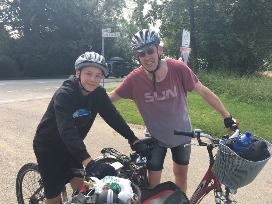 Vater-Sohn-Tour Vater und Sohn mit Rädern