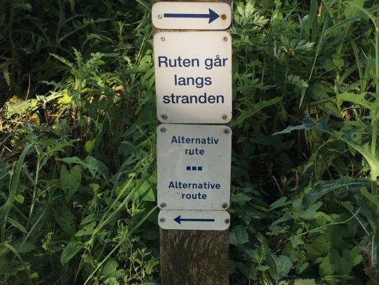 IMG_2839 Schild mit Pfeilen links und rechts
