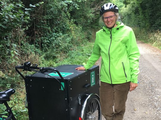 IMG_2919 Frau mit Lastenrad