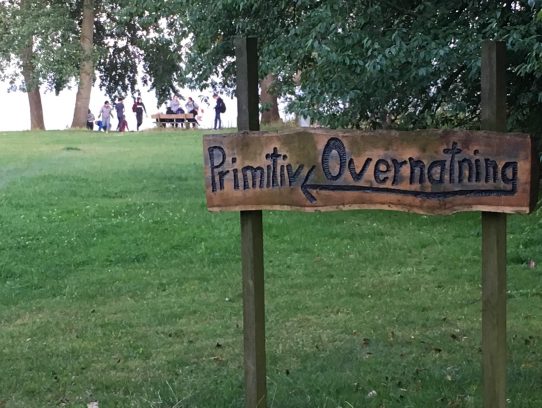 IMG_4208 Schild „primitive Übernachtung"