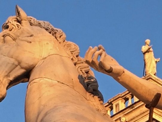 Version 2 Hand und Pferdekopf von Statue