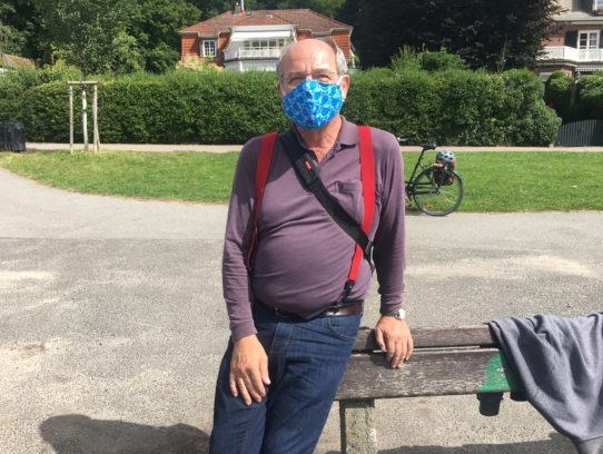 IMG_4181 Mann mit Mundschutz