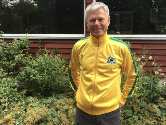 FF76DE25-4D1E-45AC-A102-7D60E23120F1 Mann mit Brasilien-Trikot