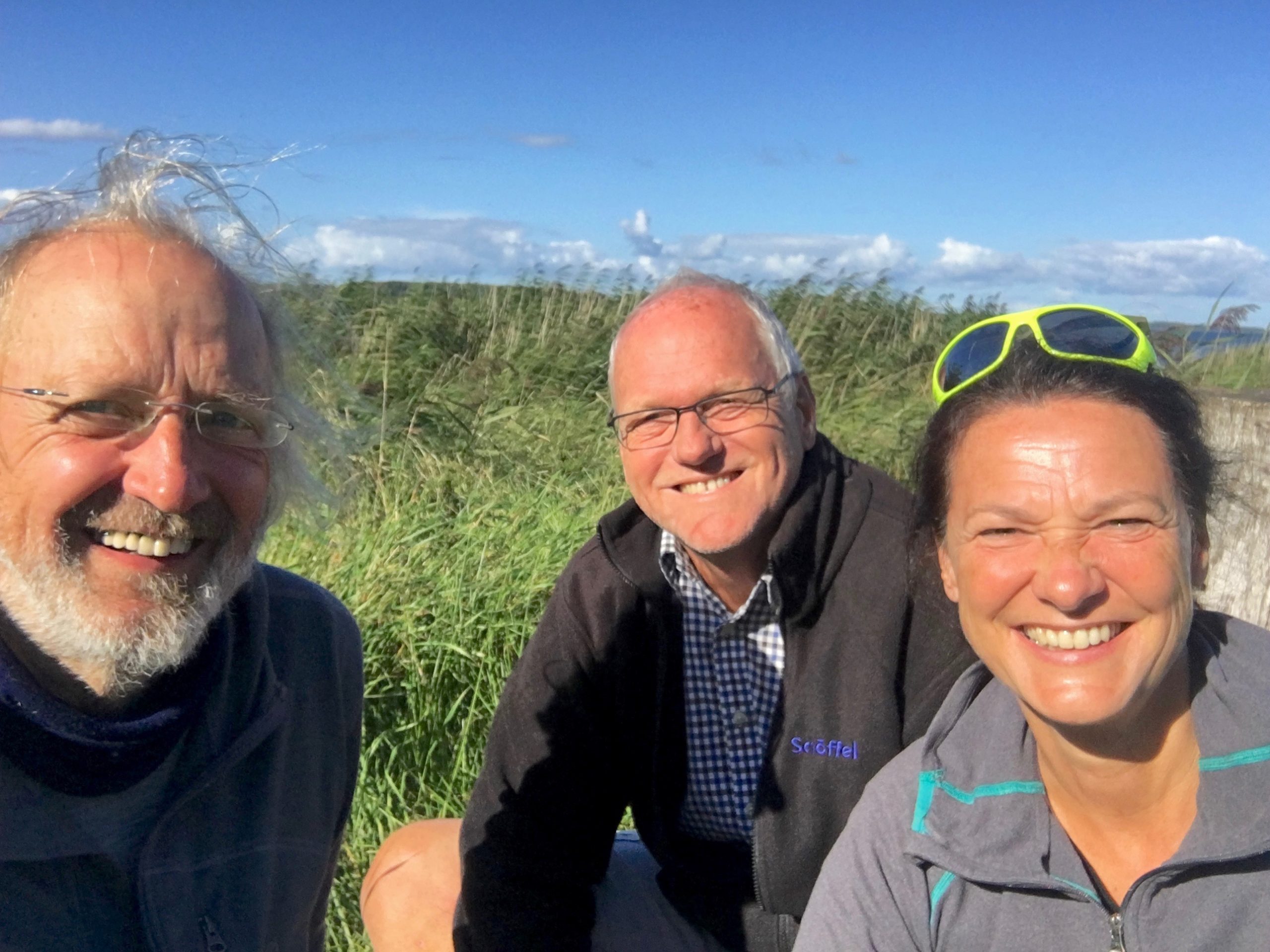 Version 2 drei Personen vor Ostsee
